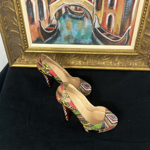 Christian Louboutin Daffodile Python
PREOWNED/USED - Picture 10 of 12